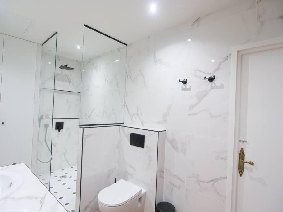 Charme Et Modernite Au Coeur Du Quartier St Louis Leilighet Versailles Eksteriør bilde